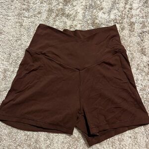 American Eagle Aerie Offline V waistband 3.5” shorts size large brown